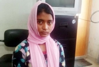 ১২ বছর ধরে হারিয়ে যাওয়া মা-বাবাকে খুঁজছে মেয়েটি ১২ বছর ধরে হারিয়ে যাওয়া মা-বাবাকে খুঁজছে মেয়েটি