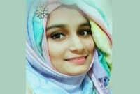 অবশেষে পরিচয় পাওয়া গেল সেই তরুণীর!