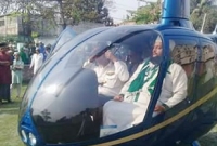 ঘণ্টায় ১ লাখ ৮০ হাজার টাকা নেন ‘হেলিকপ্টার হুজুর’! দুই পাশে সশস্ত্র বডিগার্ড