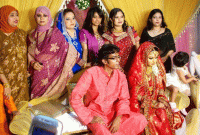 ‘বিয়ের জন্য আমার মায়ের পা ধরে বাপ্পা মজুমদার তিন ঘণ্টা বসেছিলেন’!