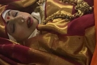 লাল শাড়িতেই শেষ বিদায় ‘রূপের রানি’ শ্রীদেবীর