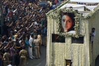 বড় ছেলে অর্জুন নয়, শ্মশানে শ্রীদেবীর মুখাগ্নি করলেন যিনি!