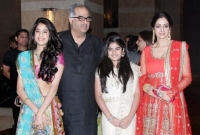 শ্রীদেবীর মৃত্যুর পর দুই মেয়েকে যেভাবে রাখতে চান বনি কাপুর