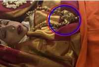 অন্তিম যাত্রায় শ্রীদেবীকে পরানো হয়েছিল বিশেষ গয়না, হিন্দু ধর্মে কী এর তাৎপর্য?