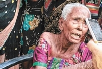 ৩৬ বছর পর মা মাজেদাকে ফিরে পেল দুই ভাই‌!