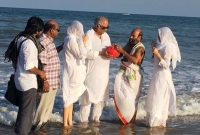 রামেশ্বারাম সাগরে ভেসে গেলেন শ্রীদেবী