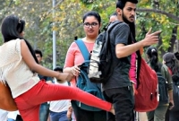 ফিল্মি স্টাইলে অপহরণ চেষ্টা নস্যাৎ করলো দুই ছাত্রী!