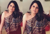 ‘কাকু, আপনার স্ত্রী যদি জানতে পারেন আপনি আমার...’