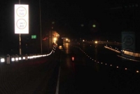 রাতে মৌচাক-মগবাজার ফ্লাইওভার ভুতুড়ে অন্ধকারে..