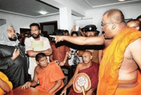 শ্রীলঙ্কায় আতঙ্কিত মুসলমানরা ভয়ঙ্কর কষ্ট নিয়ে এ কি বললেন, জানলে আপনার চোখেও পানি আসবে