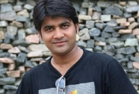 'সেলফি তোলেন মইরা গেলে স্ট্যাটাস দিতে পারবেন'