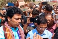 সিনেমার অনিল কাপূরের স্টাইলে তিন অফিসারকে সাসপেন্ড করলেন মুখ্যমন্ত্রী বিপ্লব