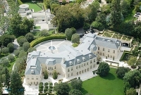 দুনিয়ার সেরা ১০ বাড়িতে যারা থাকেন!