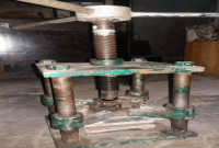 ‘ধ্বংসের’ মেশিনসহ ২৪ বছরের তরুণী গ্রেপ্তার