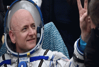 মহাকাশ থেকে ফিরলেন দুই ইঞ্চি লম্বা হয়ে