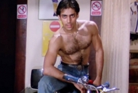 ‘এ যুগের ছেলেরা কেমন, বুকে লোম নেই, কোমর থেকে প্যান্ট খুলে পড়ে’