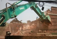 হা-মীম গ্রুপের মালিক এ কে আজাদের বাড়ি ভাঙছে রাজউক