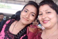 দুদিন ধরে খাটের নীচে স্ত্রী-মেয়ের মৃতদেহ রেখে বিরিয়ানি-মদ খায় স্বামী