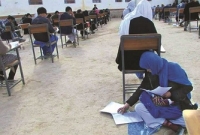 ছেলে কোলে নিয়ে মেঝেতে বসেই পরীক্ষা দিলেন মা!