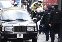 উত্তাল বাহরাইন: ঘরে ঘরে তল্লাশি ও ধরপাকড়