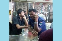 ইয়াবা দিয়ে ফাঁসানোর সময় জনতার হাতে পুলিশ আটক!