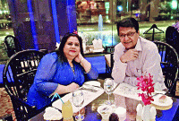 ২০ বছরে পা দিলেন রুনা লায়লা-আলমগীর দম্পতি