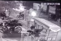 প্রকাশ্যে দু হাতে পিস্তল নিয়ে হামলা