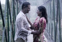 টিপ টিপ বৃষ্টিতে ভিজে আসিফ-আঁখির রোমাঞ্চ