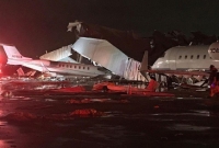 ব্রেকিং নিউজ: বজ্রপাতে বিমানের ওপর ভেঙে পড়ল ভবন