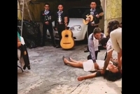 বিরল ঘটনা, বিয়ের প্রস্তাবে আনন্দে জ্ঞান হারালেন প্রেমিকা!