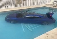 পুলের পানিতে গাড়ি, ভেতরে তখনও বাবা-মেয়ে!