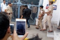 জেলখানায় এই দাগি অপরাধীদের সঙ্গে রাত কাটাবেন সালমান খান