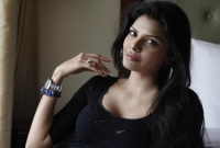 আবারও খোলামেলা অশ্লীল ছবি দিয়ে নেটদুনিয়ায় ঝড় তুললেন শার্লিন!