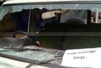 এইচএসসি পরীক্ষাকেন্দ্রে দীর্ঘসময় থাকায় ম্যাজিস্ট্রেটের গাড়ি ভাঙচুর! এইচএসসি পরীক্ষাকেন্দ্রে দীর্ঘসময় থাকায় ম্যাজিস্ট্রেটের গাড়ি ভাঙচুর!