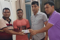 রাস্তায় এতগুলো টাকা পেয়েও রিকশাচালক যা করলেন, সত্যিই শিক্ষণীয়