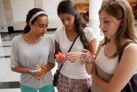 সাবেক প্রেমিকাকে তিন বছর ধরে একই ম্যাসেজ , যা লেখা ছিল সেই ম্যাসেজে