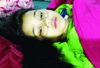 এবার বিআরটিসি বাস কেড়ে নিল তরুণীর পা