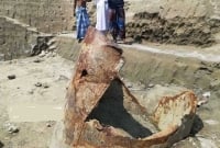 পুকুর খননের সময় ২শ' বছরের পুরানো এক বিশাল জাহাজের সন্ধান