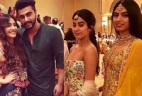 তিন বোনকে নিয়ে ছুটি কাটাতে গেলেন অর্জুন