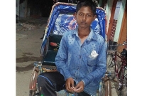 রিক্সা চালিয়ে লেখা-পড়া করেন ৫ম শ্রেনীর ছাত্র লিমন! দুই বোনের লেখা পড়াও চলছে তার উপার্জিত অর্থে