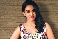 রাতে পরিচালক ঘরে এসে জড়িয়ে…