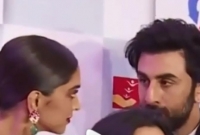 একান্তে রণবীর-দীপিকা, ভিডিও ভাইরাল!