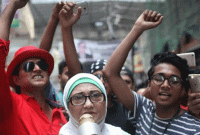 ছেলে হত্যার বিচারের আশায় আদালতে ভক্তদের নিয়ে সালমান শাহ’র মা