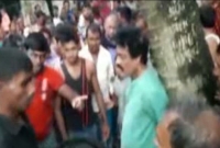 হোটেলের পিছনে পরকীয়া করতে গিয়ে ধরা, পিটুনিতে প্রেমিকের মৃত্যু হোটেলের পিছনে পরকীয়া করতে গিয়ে ধরা, পিটুনিতে প্রেমিকের মৃত্যু