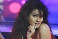 গানের কথা বলে ডেকে এনে পরিচালক যা করলেন মাহির সাথে