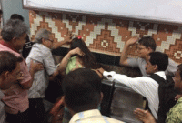 মেট্রোয় আলিঙ্গন কেন? টেনে নামিয়ে যুগলকে গণপিটুনী