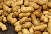 বাদাম খাওয়ার পর পানি পান করলে আসলে কি হয়?