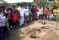 কবর থেকে লাশ চুরি!