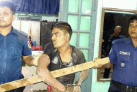 পুলিশের শরীরে ব্যাগভর্তি মলমূত্র ছুড়ে মারলো আসামি