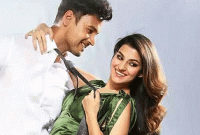 সিনেমার তাগিকে নিজেকে আহত করলেন অভিনেত্রী!